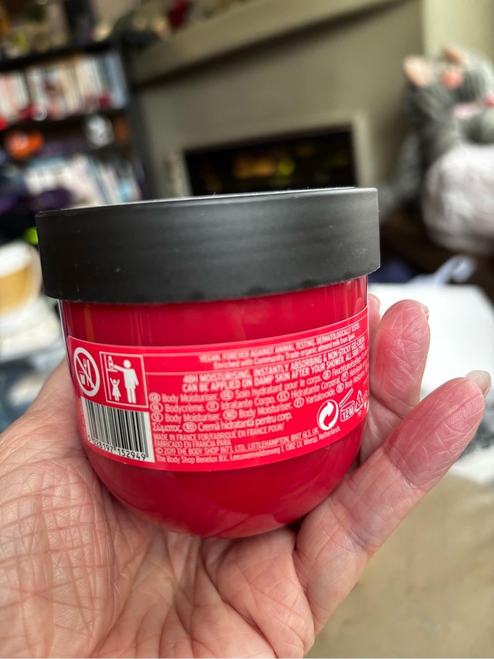 The Body Shop Juicy Strawberry Little Gift Box Bath & Body Set.  New! - Picture 7 of 11
